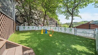 Gapyeong Daengdaengi Dog Pension Silver