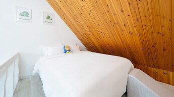 Gapyeong Daengdaengi Dog Pension Silver