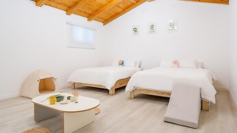 Gapyeong Daengdaengi Dog Pension Silver