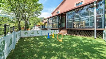 Gapyeong Daengdaengi Dog Pension Silver