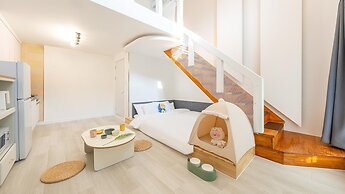 Gapyeong Daengdaengi Dog Pension Silver