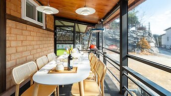 Gapyeong Daengdaengi Dog Pension Silver