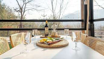 Gapyeong Daengdaengi Dog Pension Silver