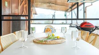 Gapyeong Daengdaengi Dog Pension Silver