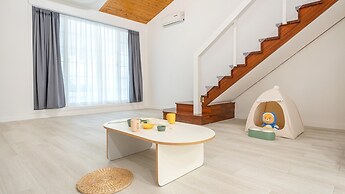 Gapyeong Daengdaengi Dog Pension Silver