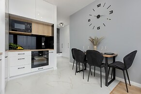 8th Floor Apartment in Warsaw by Renters