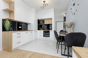 8th Floor Apartment in Warsaw by Renters