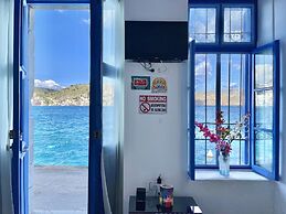 Pitini 2 - Seafront - Harbour view