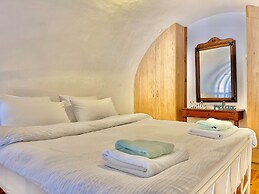 Pitini 2 - Seafront - Harbour view