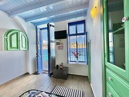 Pitini 2 - Seafront - Harbour view