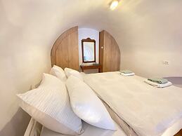 Pitini 2 - Seafront - Harbour view