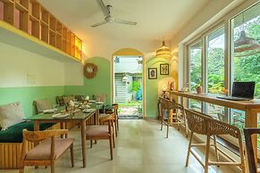 Locomo Boutique, Morjim - Stay Work Eat