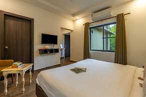 Locomo Boutique, Morjim - Stay Work Eat