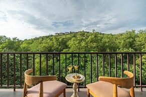 Locomo Boutique, Morjim - Stay Work Eat