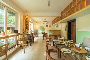 Locomo Boutique, Morjim - Stay Work Eat