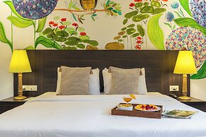 Locomo Boutique, Morjim - Stay Work Eat