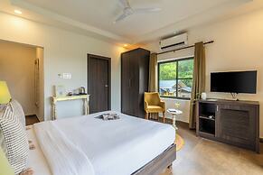 Locomo Boutique, Morjim - Stay Work Eat