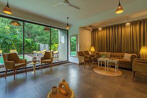 Locomo Boutique, Morjim - Stay Work Eat