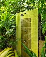 Locomo Boutique, Morjim - Stay Work Eat