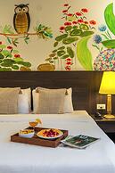 Locomo Boutique, Morjim - Stay Work Eat