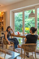 Locomo Boutique, Morjim - Stay Work Eat