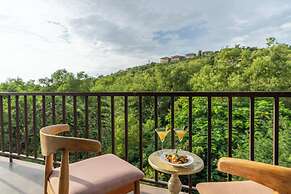 Locomo Boutique, Morjim - Stay Work Eat