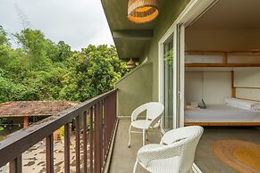 Locomo Boutique, Morjim - Stay Work Eat