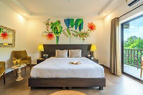 Locomo Boutique, Morjim - Stay Work Eat