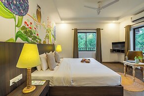 Locomo Boutique, Morjim - Stay Work Eat