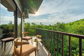 Locomo Boutique, Morjim - Stay Work Eat