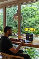 Locomo Boutique, Morjim - Stay Work Eat