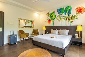 Locomo Boutique, Morjim - Stay Work Eat