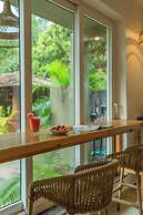 Locomo Boutique, Morjim - Stay Work Eat