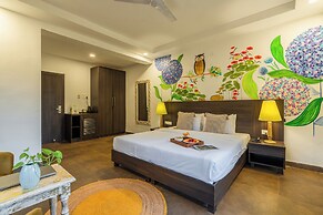 Locomo Boutique, Morjim - Stay Work Eat