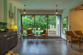 Locomo Boutique, Morjim - Stay Work Eat