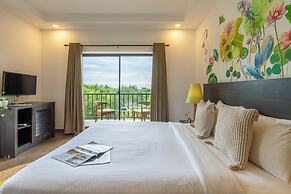 Locomo Boutique, Morjim - Stay Work Eat