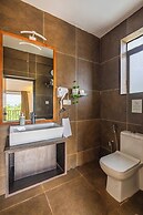 Locomo Boutique, Morjim - Stay Work Eat