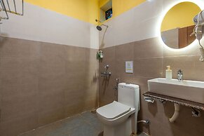 Locomo Boutique, Morjim - Stay Work Eat