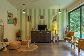 Locomo Boutique, Morjim - Stay Work Eat