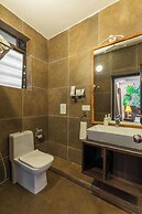 Locomo Boutique, Morjim - Stay Work Eat