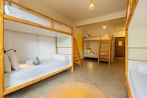 Locomo Boutique, Morjim - Stay Work Eat