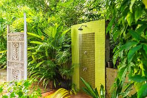 Locomo Boutique, Morjim - Stay Work Eat