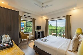 Locomo Boutique, Morjim - Stay Work Eat