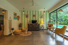 Locomo Boutique, Morjim - Stay Work Eat