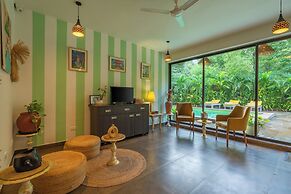 Locomo Boutique, Morjim - Stay Work Eat