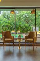 Locomo Boutique, Morjim - Stay Work Eat