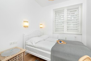 Charming Apartment in Gdynia by Renters