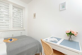 Charming Apartment in Gdynia by Renters