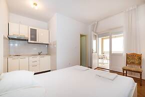 Studio Apartments Near Center 1