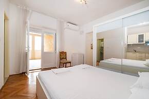 Studio Apartments Near Center 1